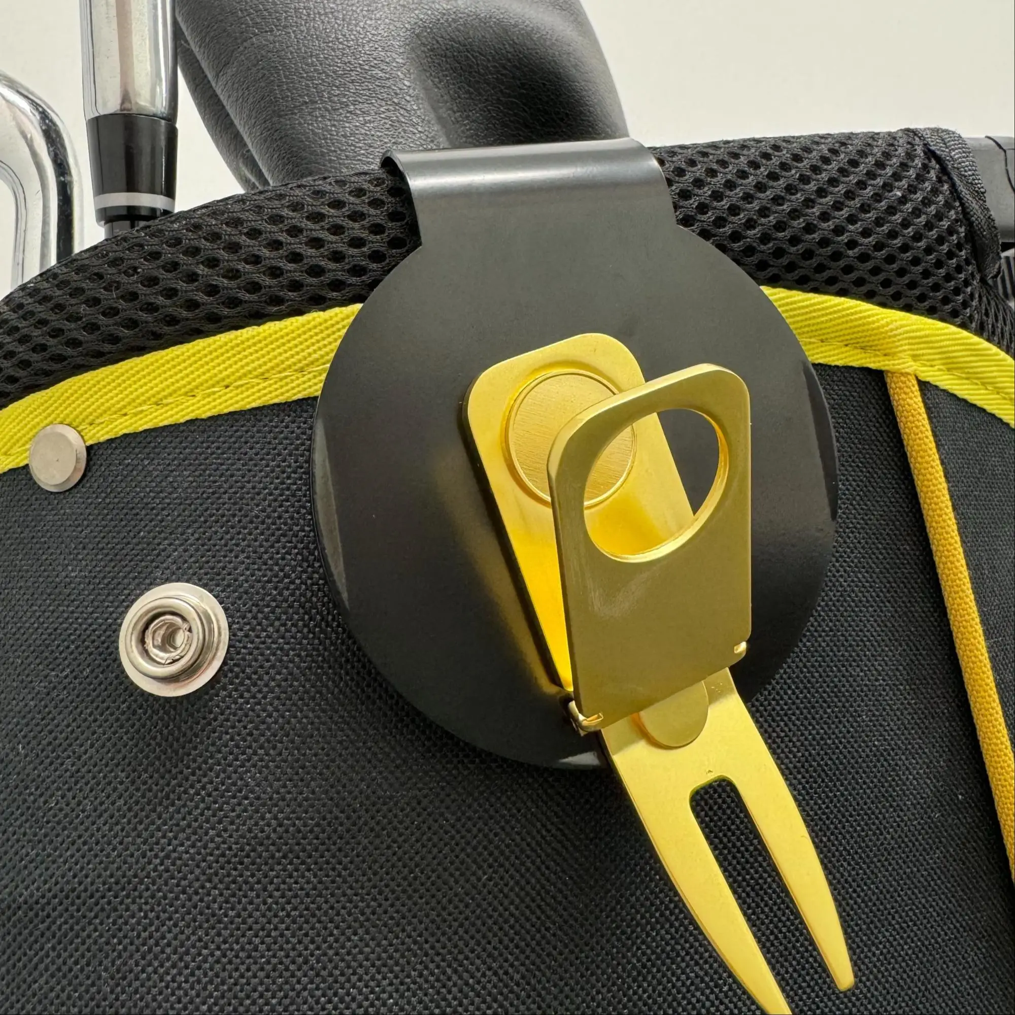 Golf Bag Metal Landing Pad, Metal Bag Clip for Quick and Easy Use of Golf Gear & Accessories