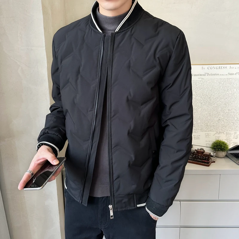 

2024 Autumn Winter Men's ort Puffer Jaet Du down Thiened Faionable Baseball Collar Coat Warm Windproof Polyester Fiber