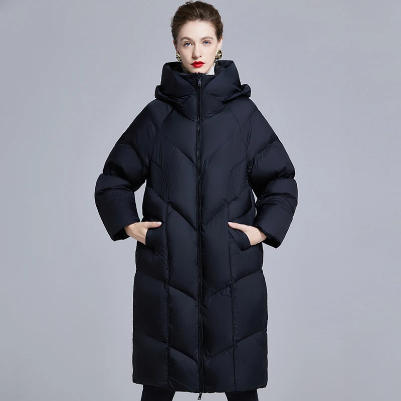 Damski bardzo długi płaszcz puchowy z kapturem, ocieplana kurtka puchowa w kolorze granatowym/czarnym, zapinana na zamek i z bocznymi kieszeniami, ciepły płaszcz zimowy.