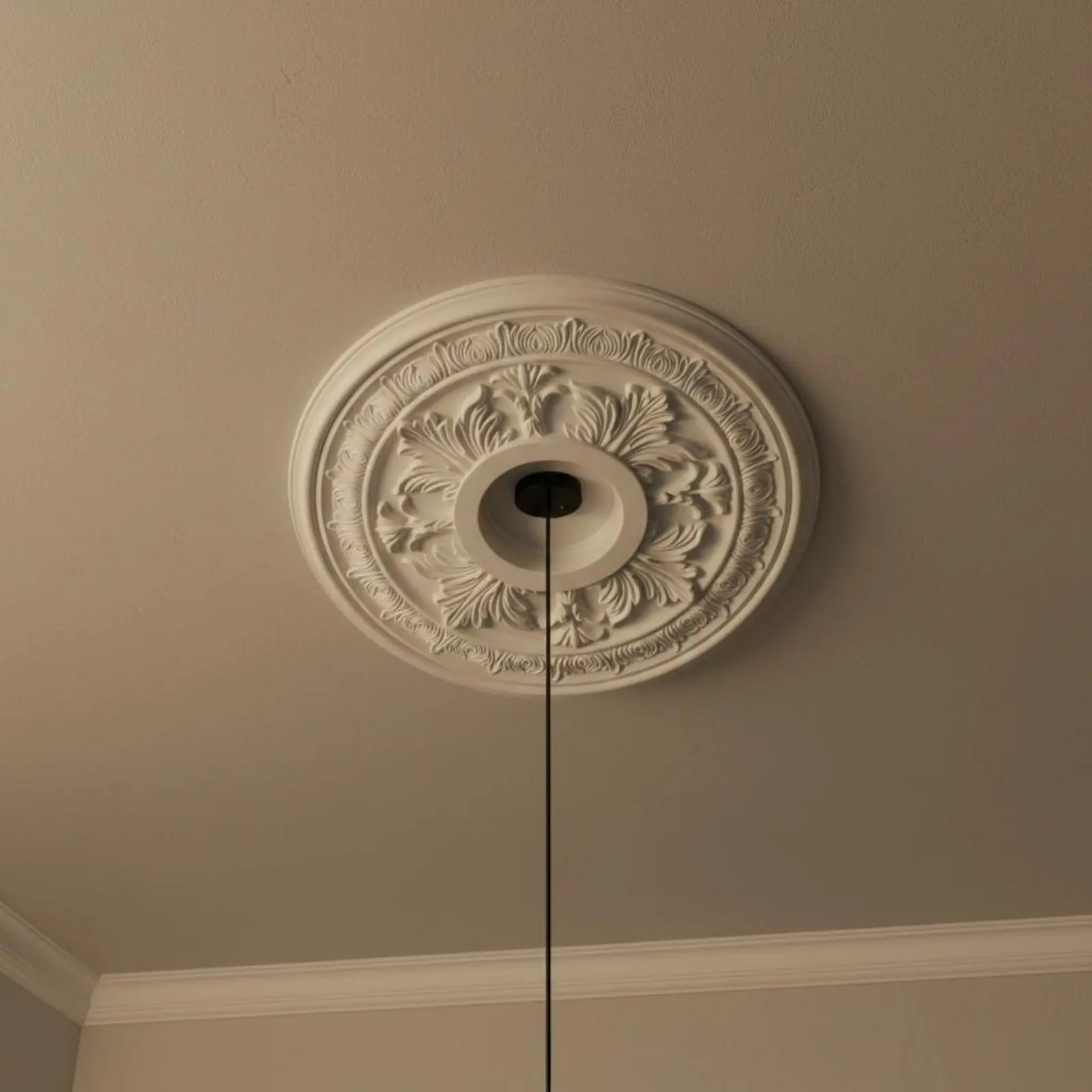 Ornate Ceiling Medallion Lightweight Faux Plaster Rosette Rosette Ceiling Plate Easy to Install Light Canopy Moisture-Resistant view 3