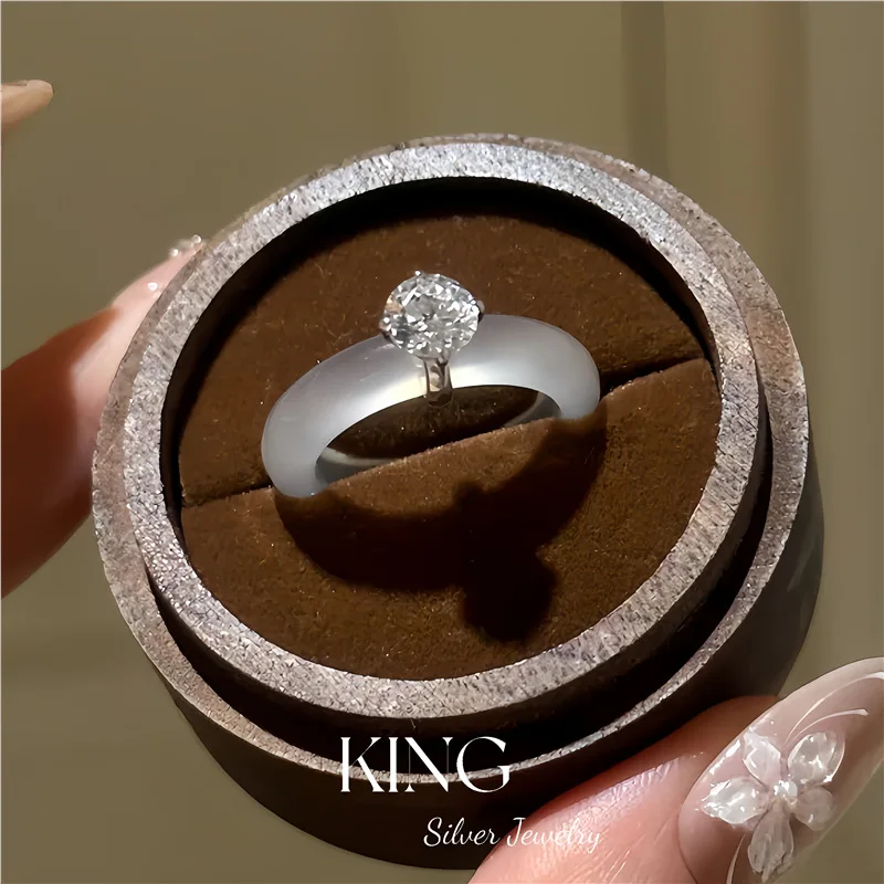 anillo-de-calcedonia-blanca-natural-delicado-y-elegante-para-uso-diario-o-banquetes-joyeria-fina