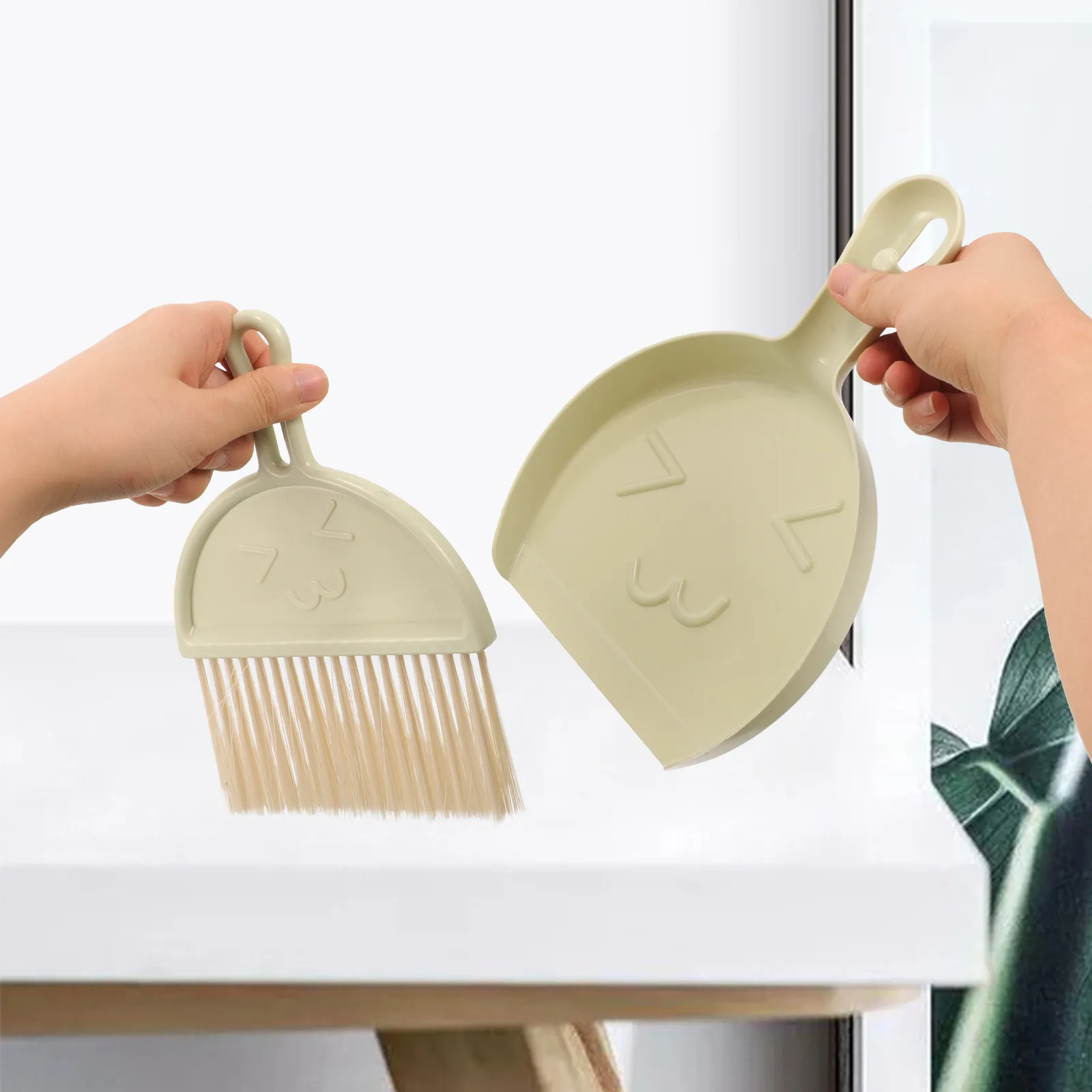 1Set Hand Broom Dustpan Set Small Compact Cleaning Tool Mini Brush Dustpan Sweep for Computer Desktop Keyboard