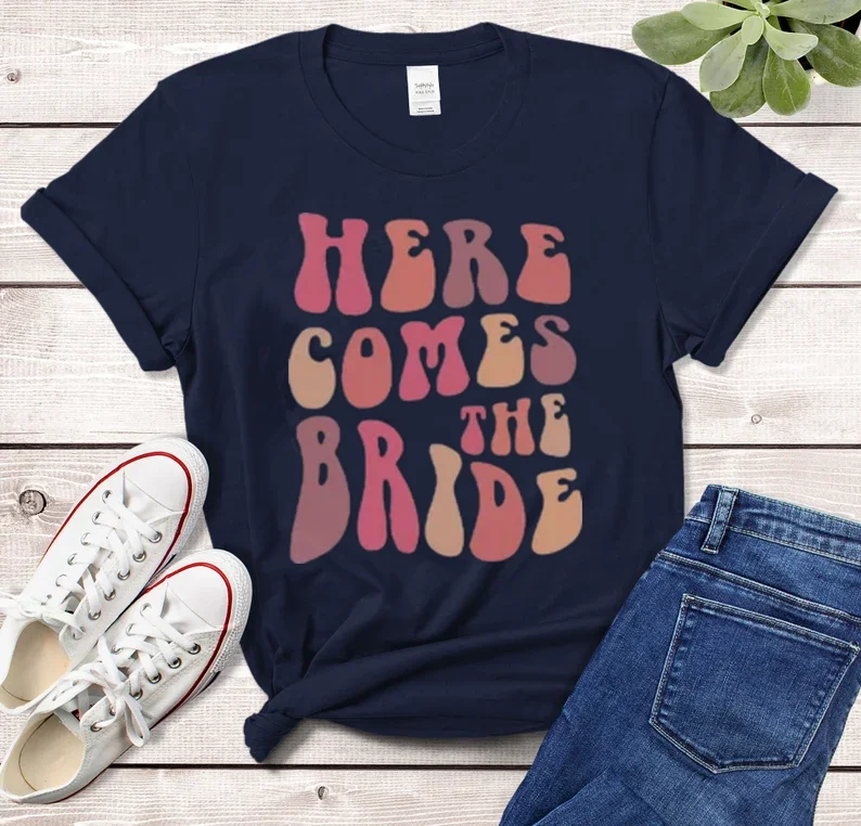 Bachelorette Party Here Comes the Bride Back of Shirt Design Retro Bride Short Sleeve Top Tees 100%cctton Fashion Streetwear y2k