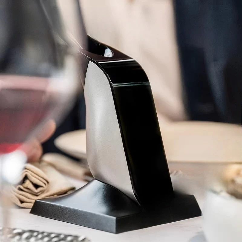 

Smart electric wine decanter, fast wine pour