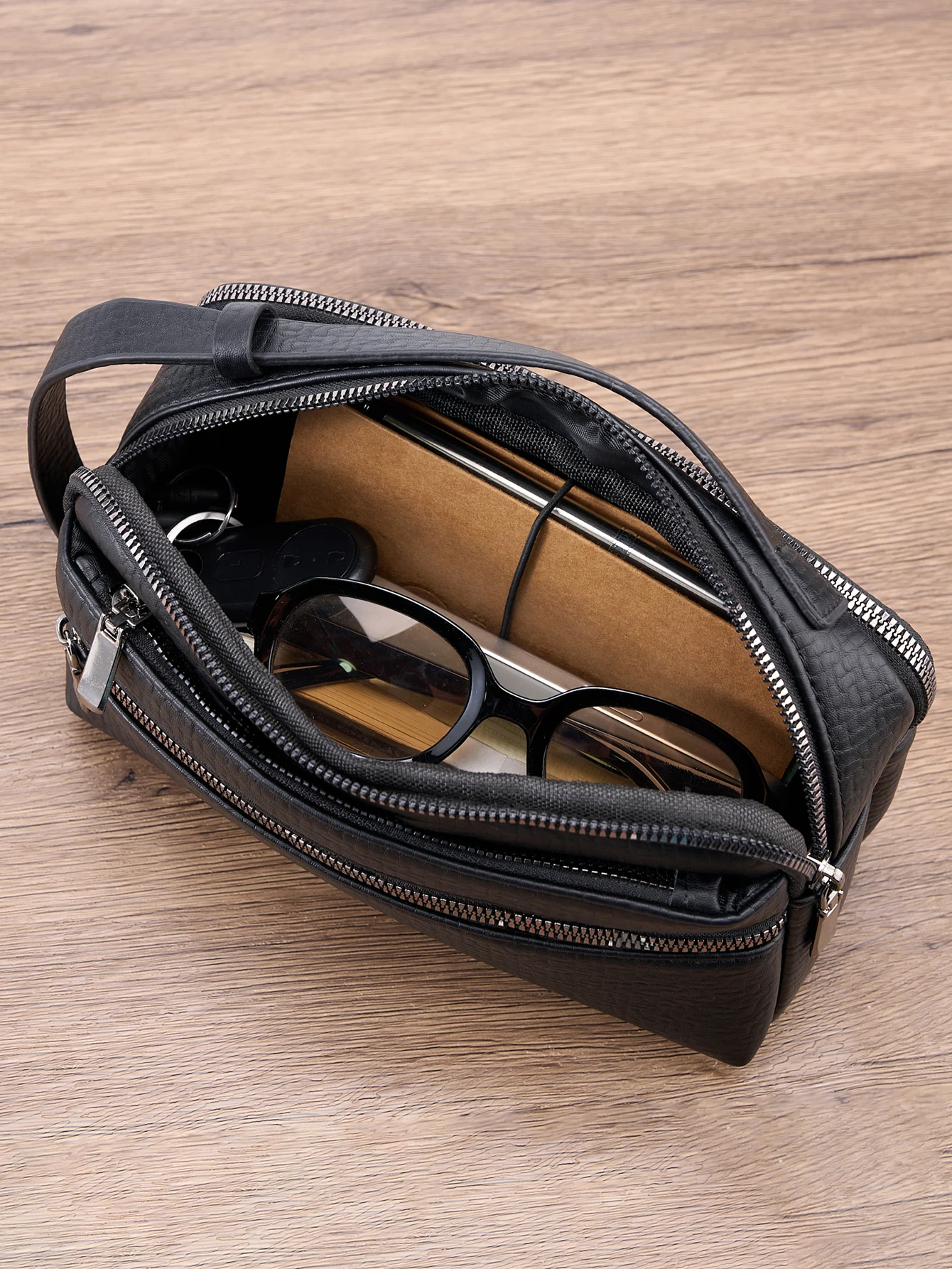 24cm Herren-Anti-Diebstahl-PU-Krokodil-Business-Handtasche - Wasserdichter Schlanker Organizer mit Handgelenkschlaufe, 3 Reißverschlusstaschen – Detail 4