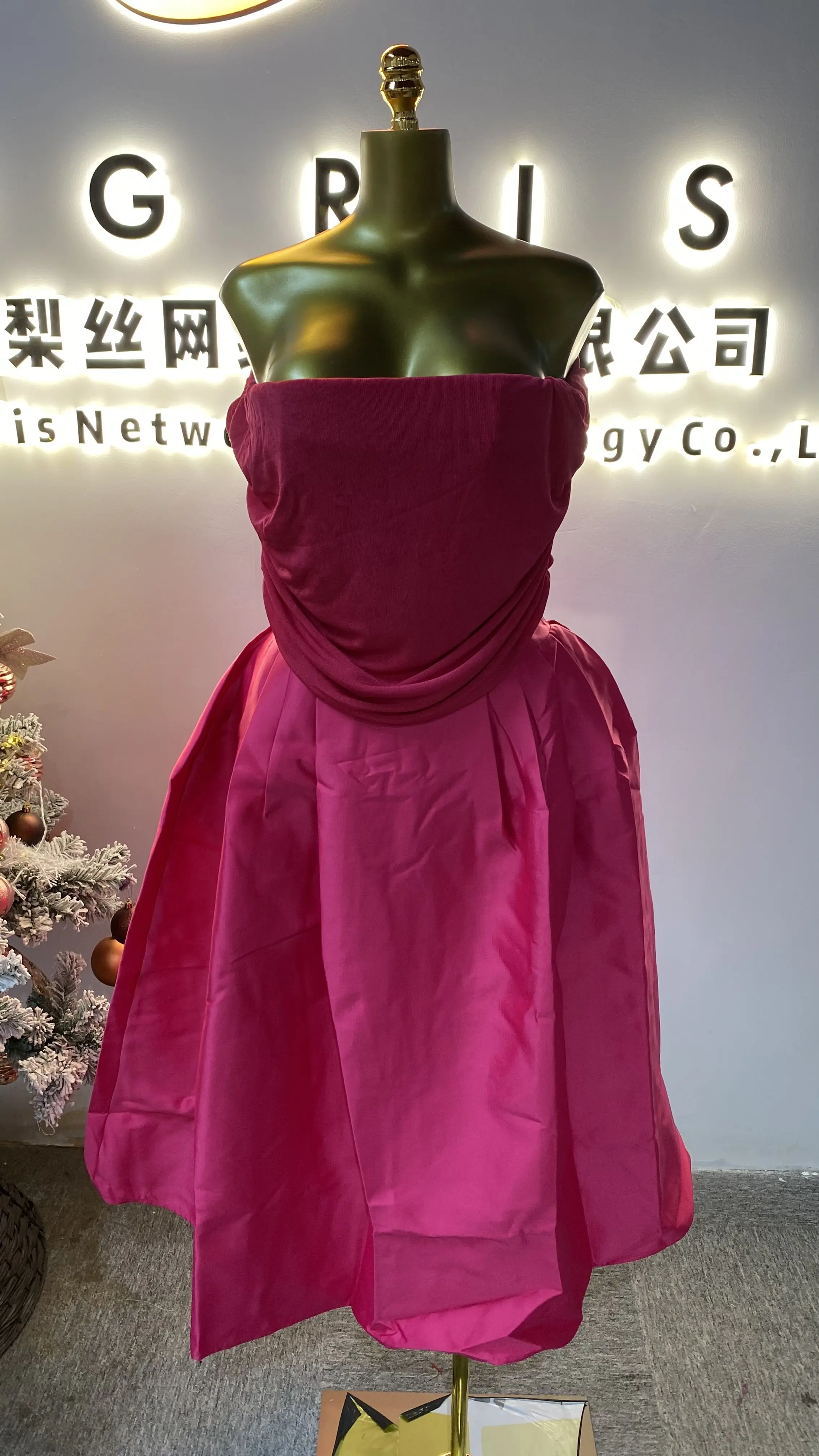 

New style hollow waist pleated stretch slim-fit dress, dress with slits at the knees.-GZXX090