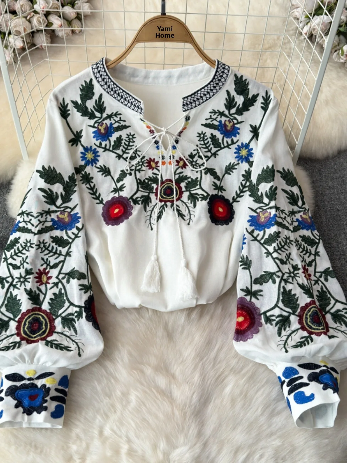 Luźna, długa bluzka damska z okrągłym dekoltem, haftowana, codzienna, wiosenno-jesienna, w stylu vintage, etniczna, wygodna i dopasowana.
