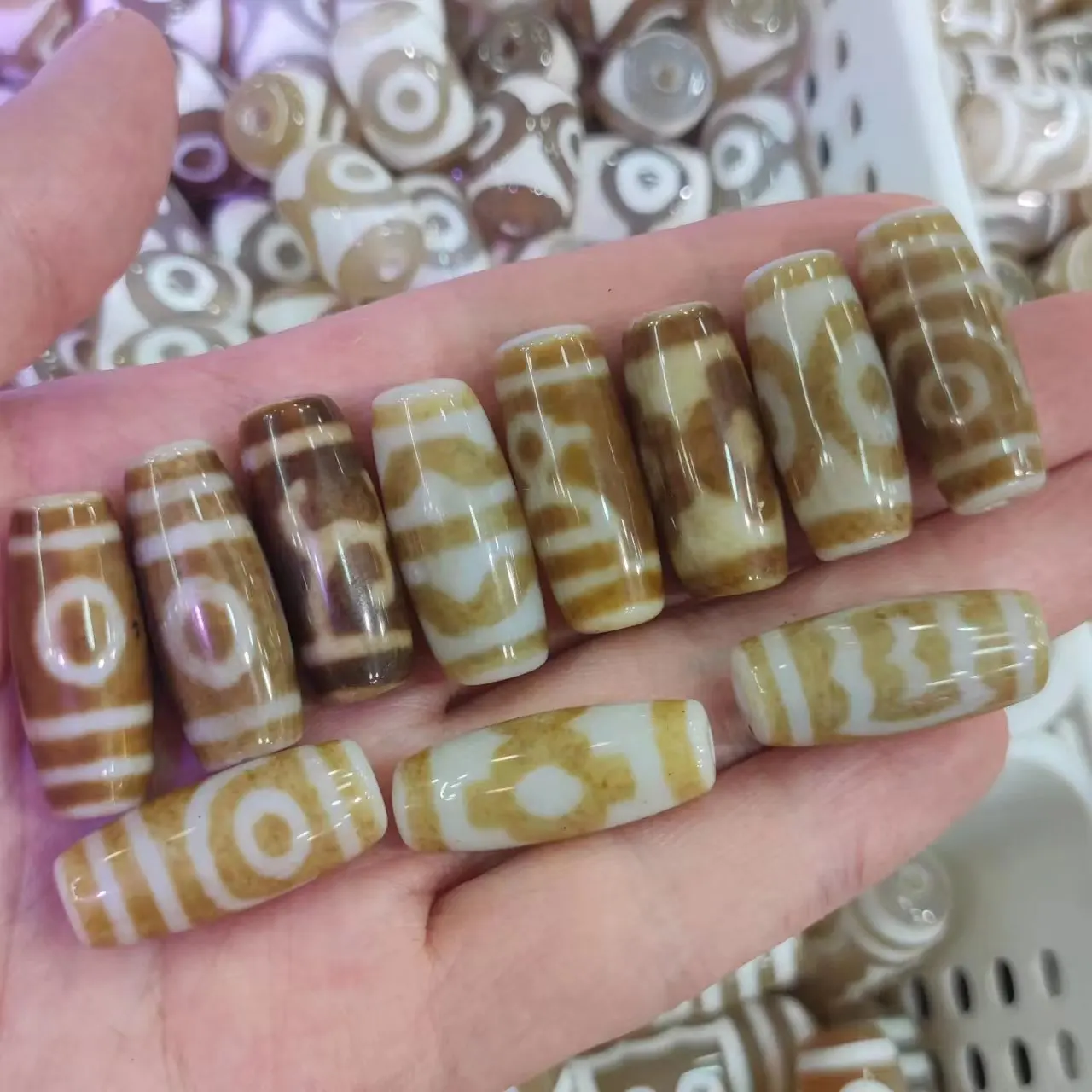 

10pcs/lot natural multi-pattern old agate dzi wholesale khaki Retro Weathering lines Ethnography Accessories Handmade beads diy