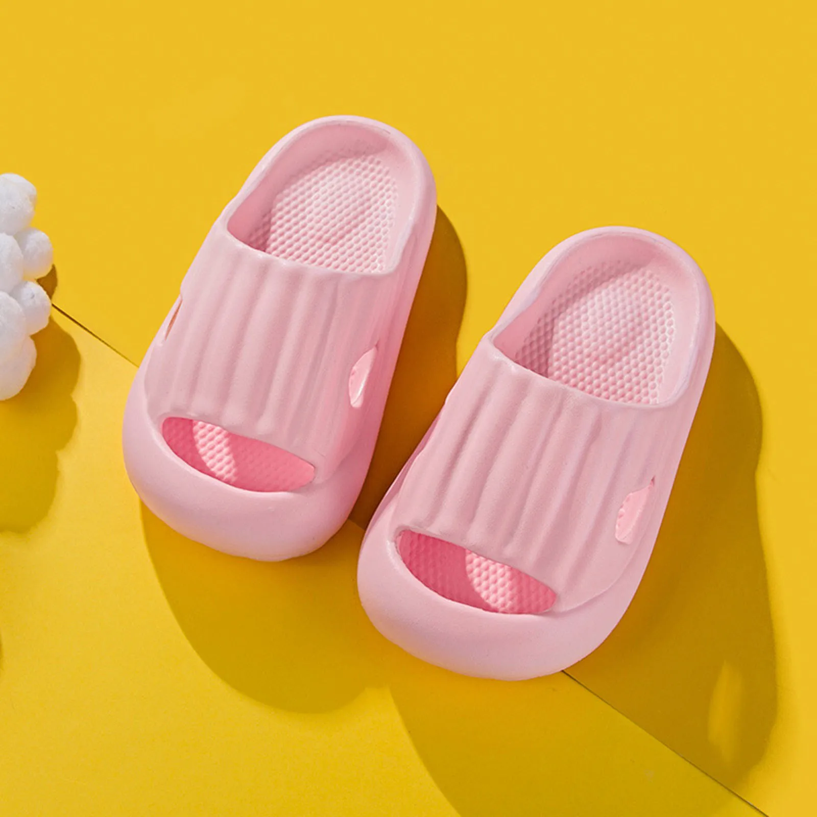 Zapatillas para niños y niñas, toboganes con dedos abiertos, zapatos de casa para niños pequeños, sandalias antideslizantes de suela suave de Color sólido, Verano