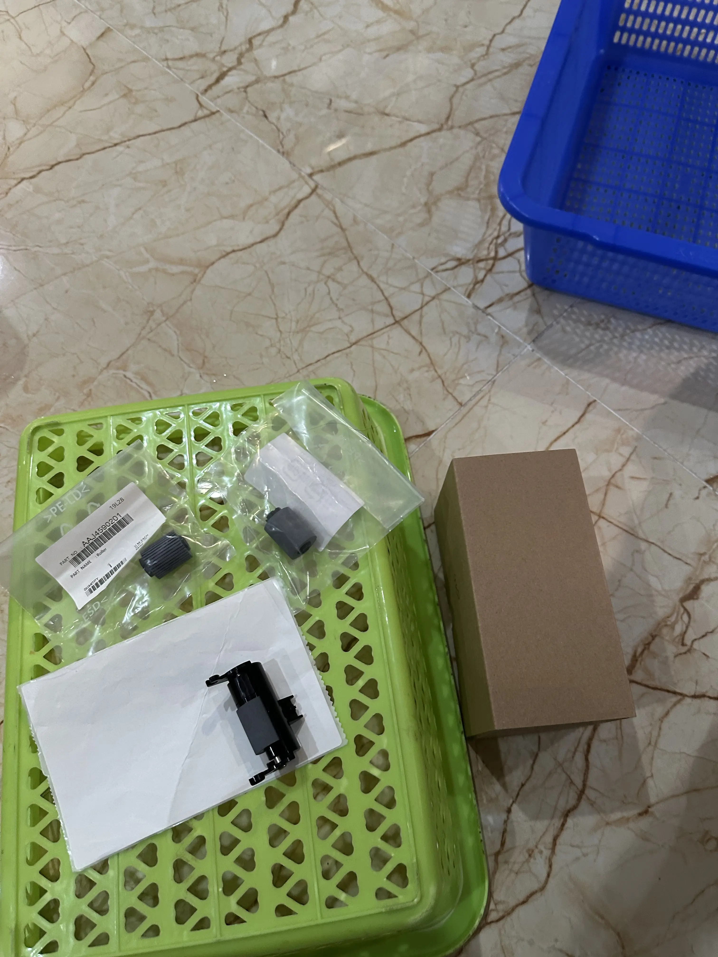 

1 комплект AAJ4590000 AAJ4590201 AAJ4-R703-02 Комплекты роликовых роликов захвата ADF для Konica Minolta BH 266i 306i 226i 246i DF633 205i