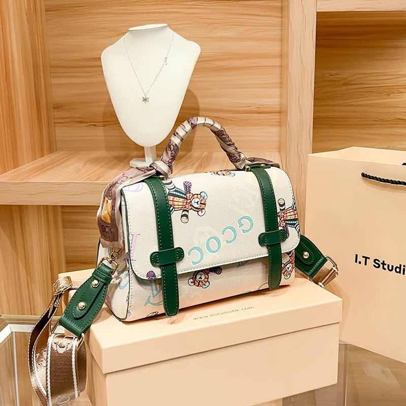 High Quality Fashionable Printed Letters Cambridge Shoulder Crossbody Bag Niche Internet Celebrity Mailman Bag Light Luxury