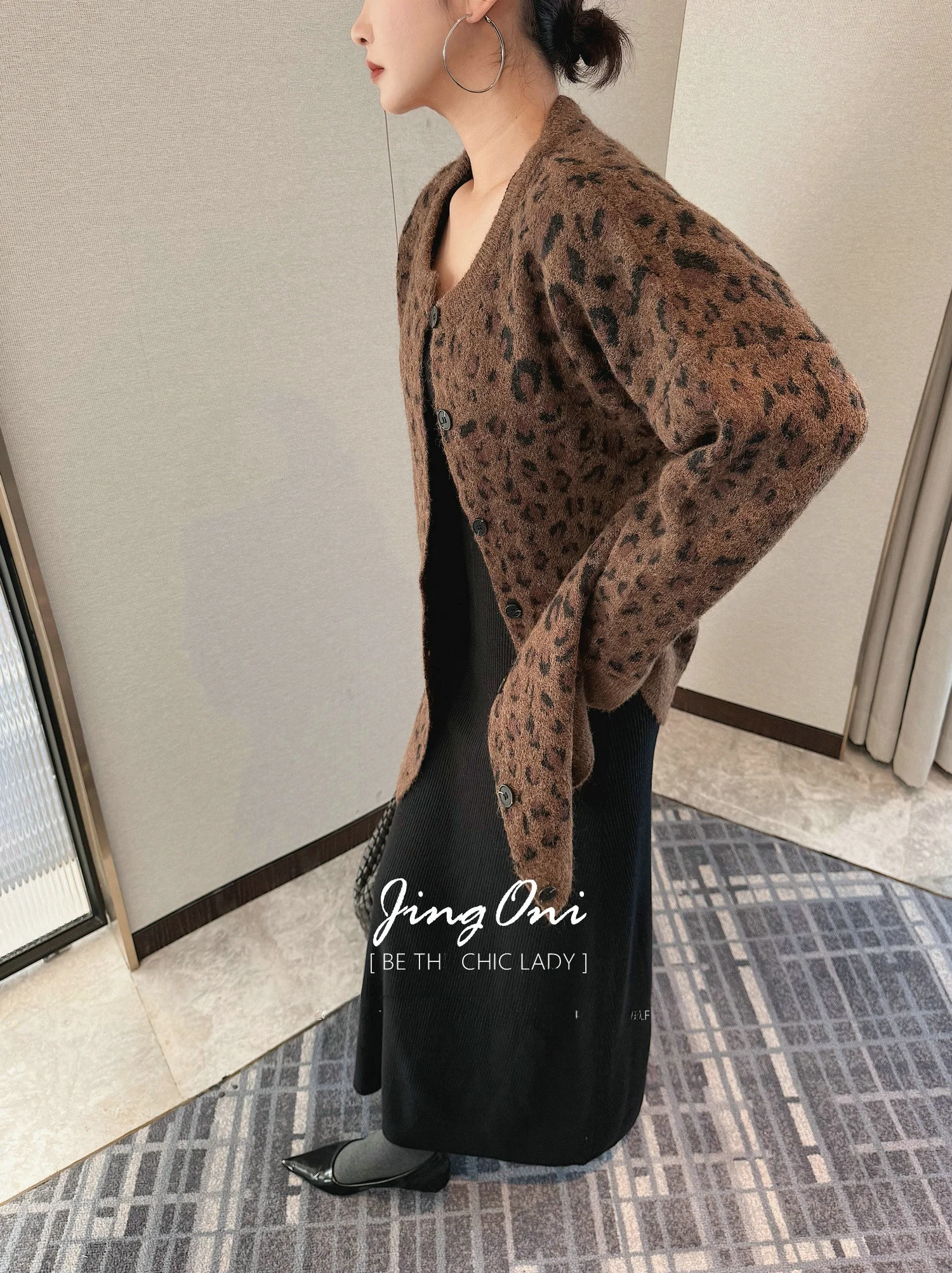 

Кардиган JINGONI с леопардовым принтом, женский свободный вязаный топ, новинка 2025 года, осень-зима, полиэстер