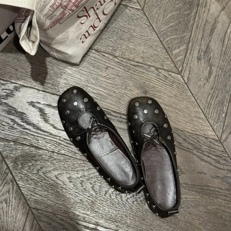 Mary Jane Nieten-Punk Retro Rundzehen-Sandalen mit Flachem Absatz 2026 Neuer Stil