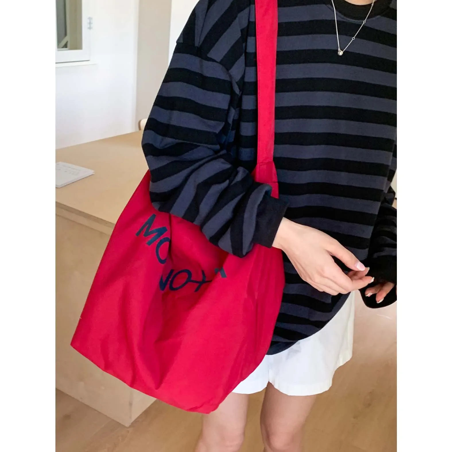 

Korean single shoulder letter canvas bag, large capacity cloth bag, lazy style commuting versatile shopping bag, crossbody tote