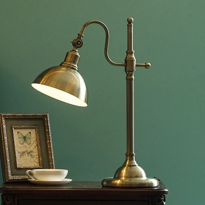 

American retro table lamp, hotel engineering living room bedroom light luxury high-end led bedside decorative table lamp