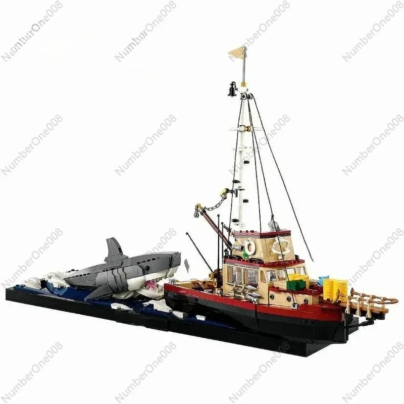 IN stock 21350 Jaw Diorama White Shark Model Building Blocks Set Pirate Ship Sea Fisher Fishing Boat Vessel Toys for Kid Gift