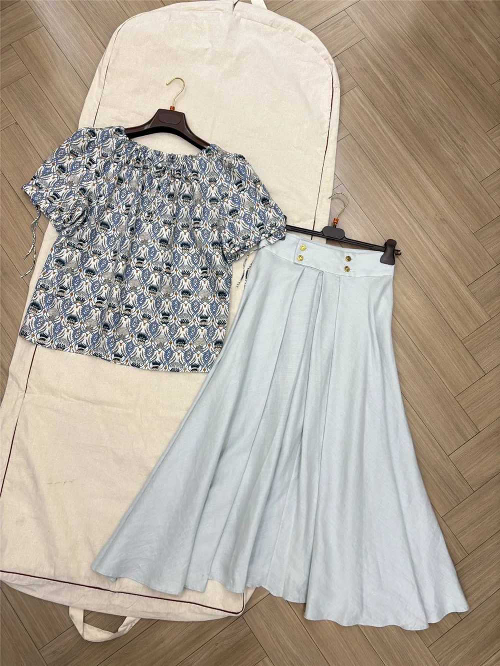 

Women's Skirt Suit Silk Printed Short Sleeve Top + High Waist Linen Half Skirt Set