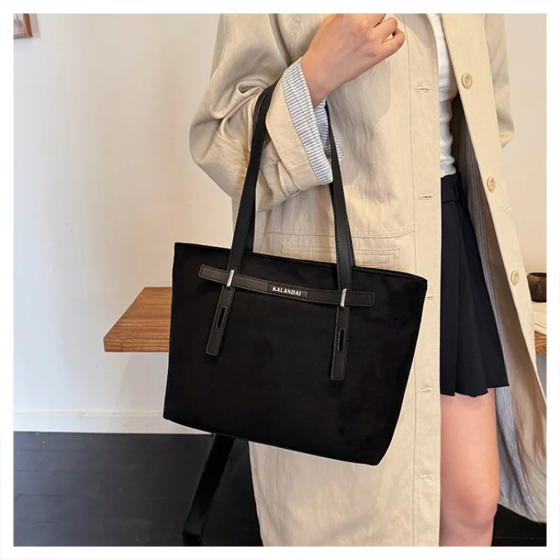 

Elegant women's crossbody bag, comfortable style chain strap shoulder bag, luxurious large capacity handbag