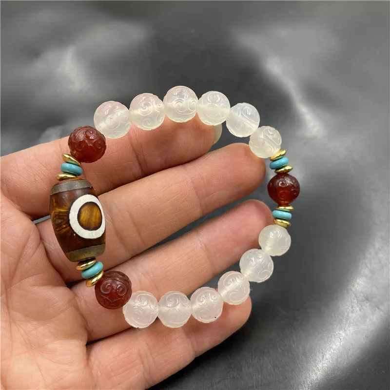

10Mm White Patterned Carved Round Tianzhu Old Agate Bead Bracelet