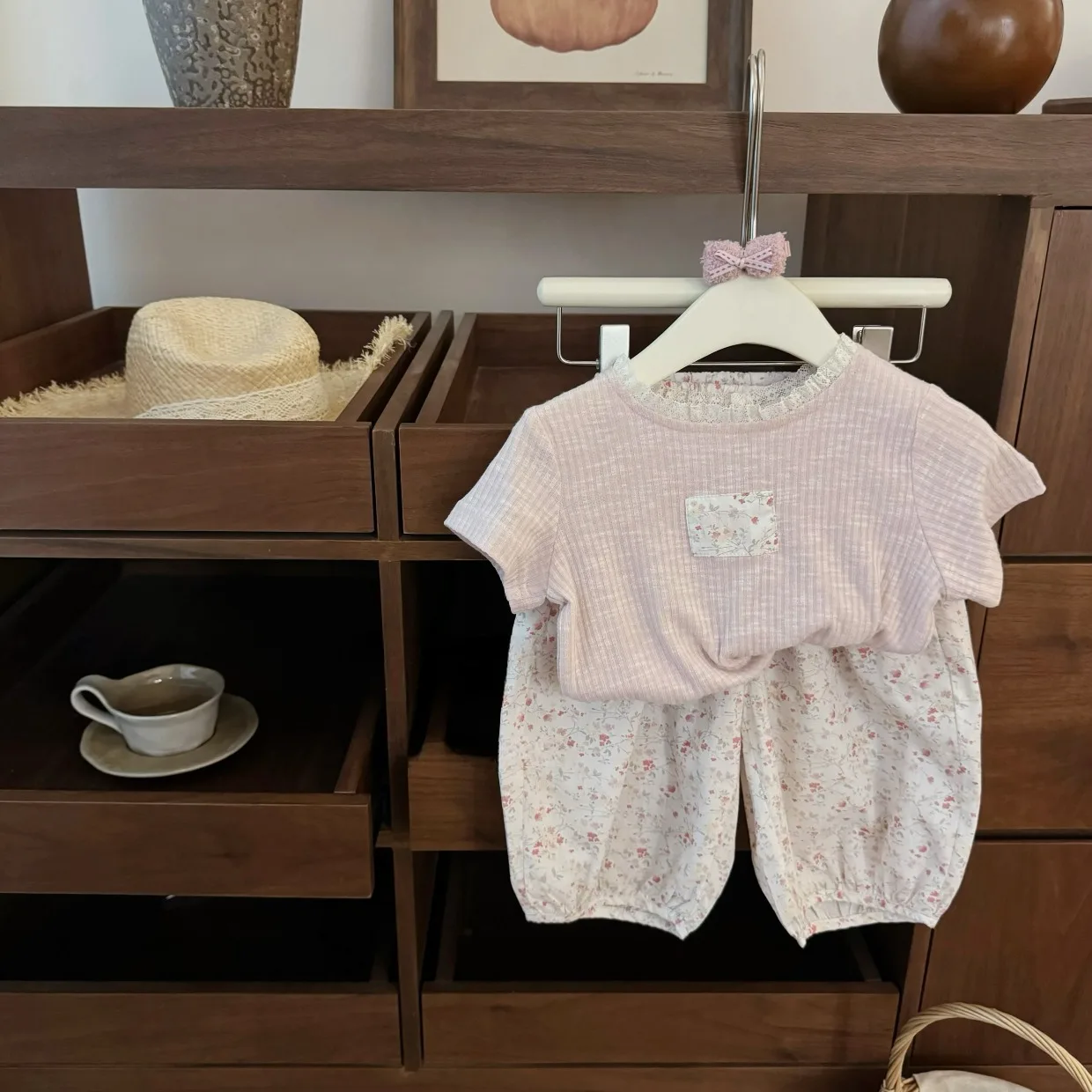 

Girls Floral Pink Two-Piece Set Soft T-Shirt And Baggy Pants Sweet Idyllic Children's Clothing Ensemble