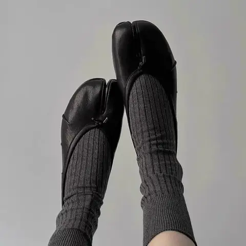 New Fashion Hot PU Leather Tabi Shoes Women Handmade Women Flats High Quality Shoes Luxury Design Split-Toe Mules Shoes