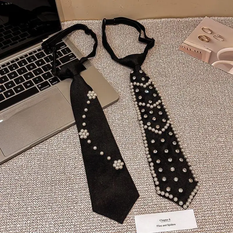 Vorgefertigte schwarze modische Krawatten mit Kunstperlen-Strass-Verzierung, perfekt für Partys, Hochzeiten, den Alltag und besondere Anlässe. – Detail 7