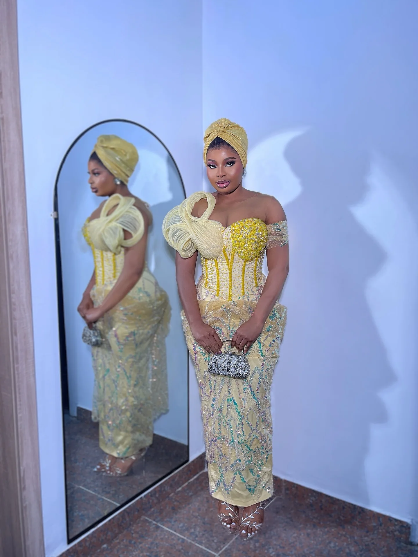 Luz amarela reta 2025 vestidos de baile frisado sheer neck tornozelo comprimento noite formal festa aniversário vestidos zj2601