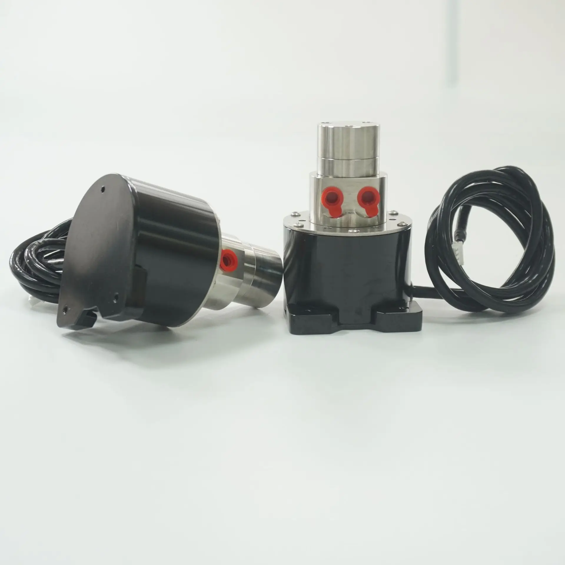 

SOVOFLO 32G0.6S-A40W Магнитный шестеренный насос 0,65 мл/оберсть 3,25 л/мин Корпус SUS 316L Шестерня PEEK Уплотнение из ПТФЭ с бесщеточным двигателем постоянного тока 24 В 40 Вт
