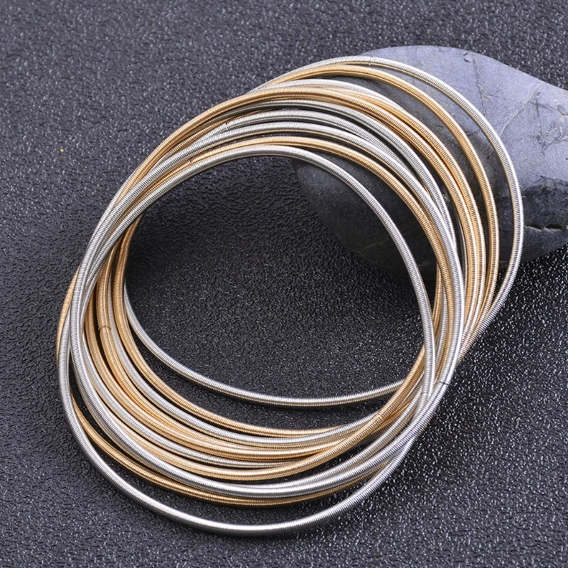 Bracciale retrattile in filo acciaio carbonio Bracciale impilabile a molla con corda per chitarra