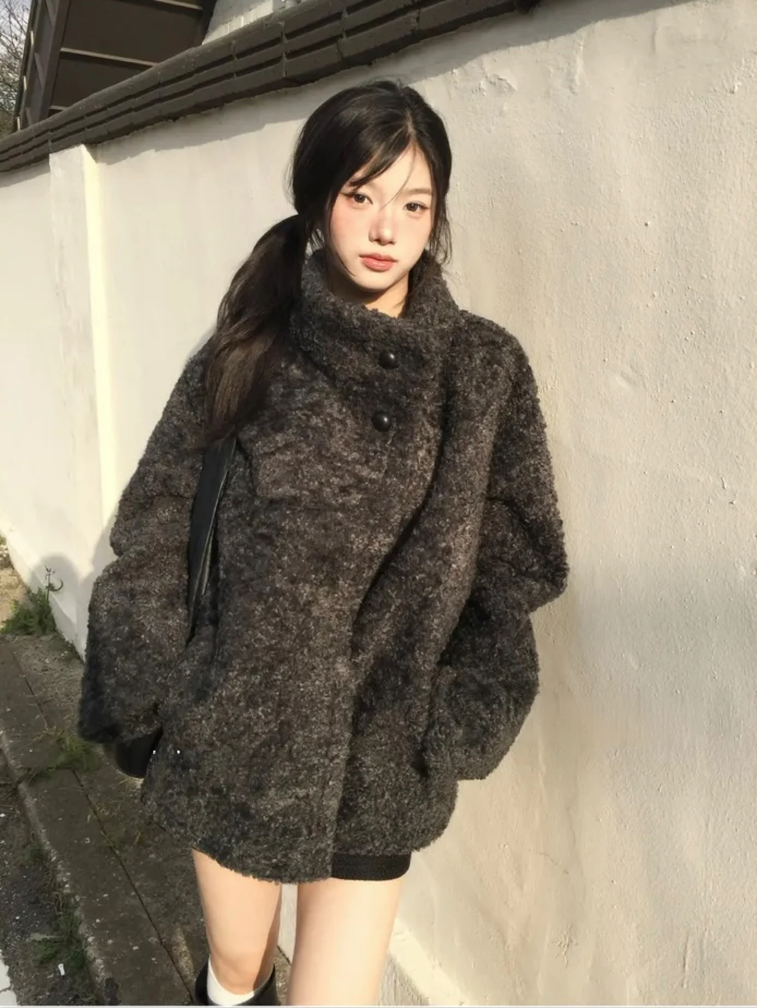 

Женское пальто из искусственного меха с пуговицами, теплое, в стиле ретро, корейский винтажный дизайн, зимняя верхняя одежда, повседневное, для поездок на работу, с длинными рукавами