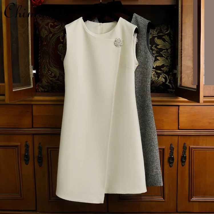 

Fashion Elegant Pearl Flower Brooch Vest Dress Women's Autumn and Winter Commuting Round Neck Slim-fitting Short Dresses