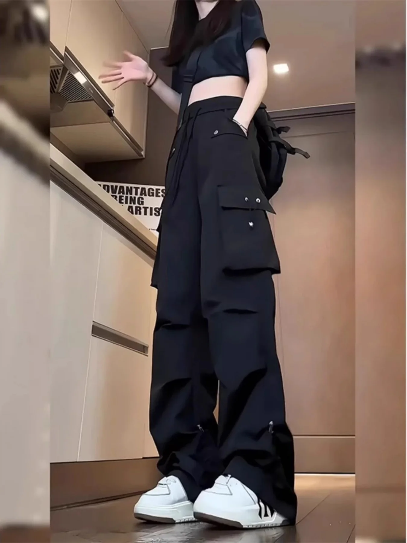 กางเกงคาร์โก้ขากว้างหลายกระเป๋าสไตล์อเมริกันสำหรับผู้หญิง รุ่นใหม่สำหรับฤดูใบไม้ผลิและฤดูใบไม้ร่วง สไตล์นักเรียนเกาหลี ดีไซน์บาง กางเกงลำลองอเนกประสงค์