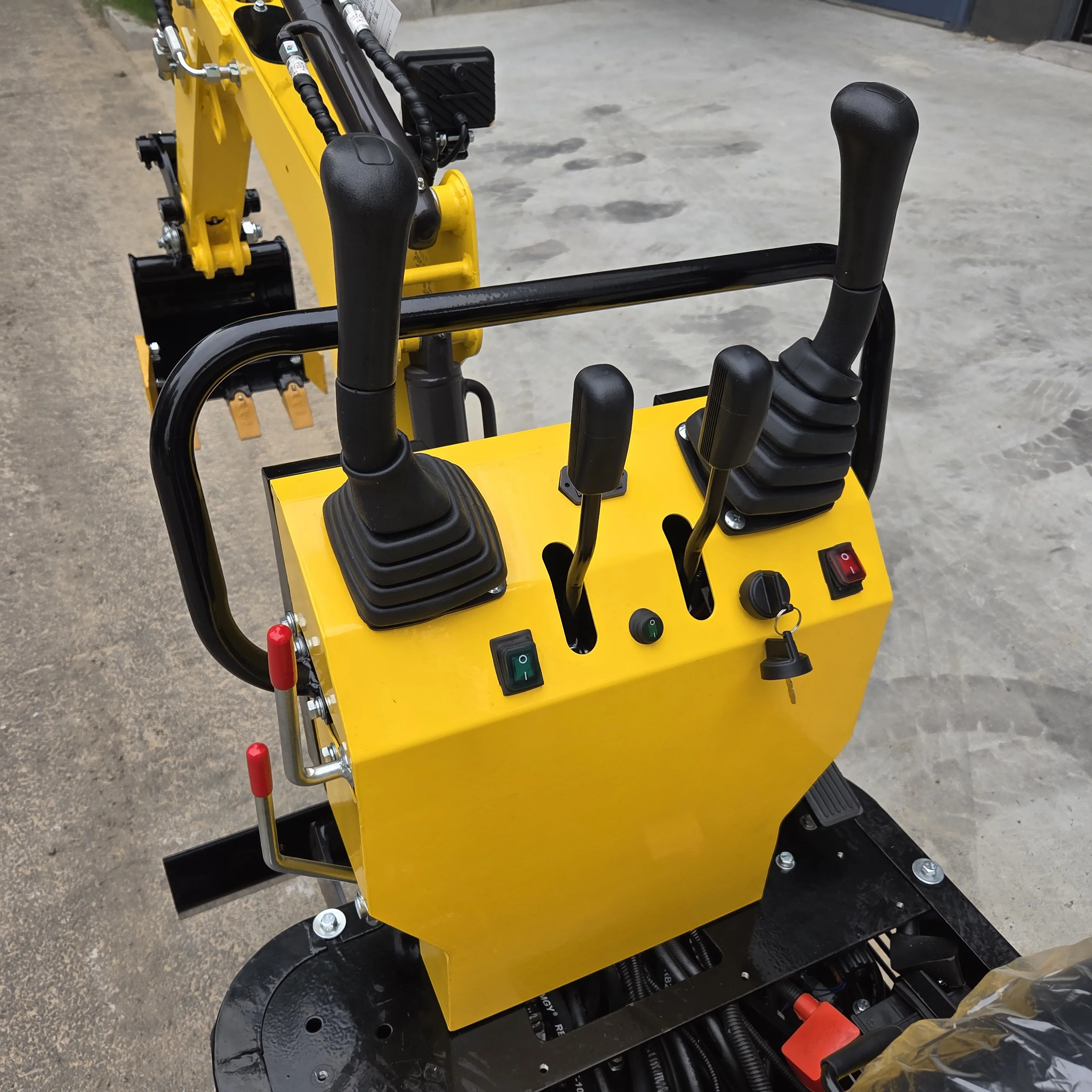 ZNW - 08 PRO Mini Excavator، حفار للاستخدام المنزلي 800 كجم مع دلو 0.013 م 3، محرك 6.5 كيلو وات لمهام الحفر في الحديقة والمزرعة