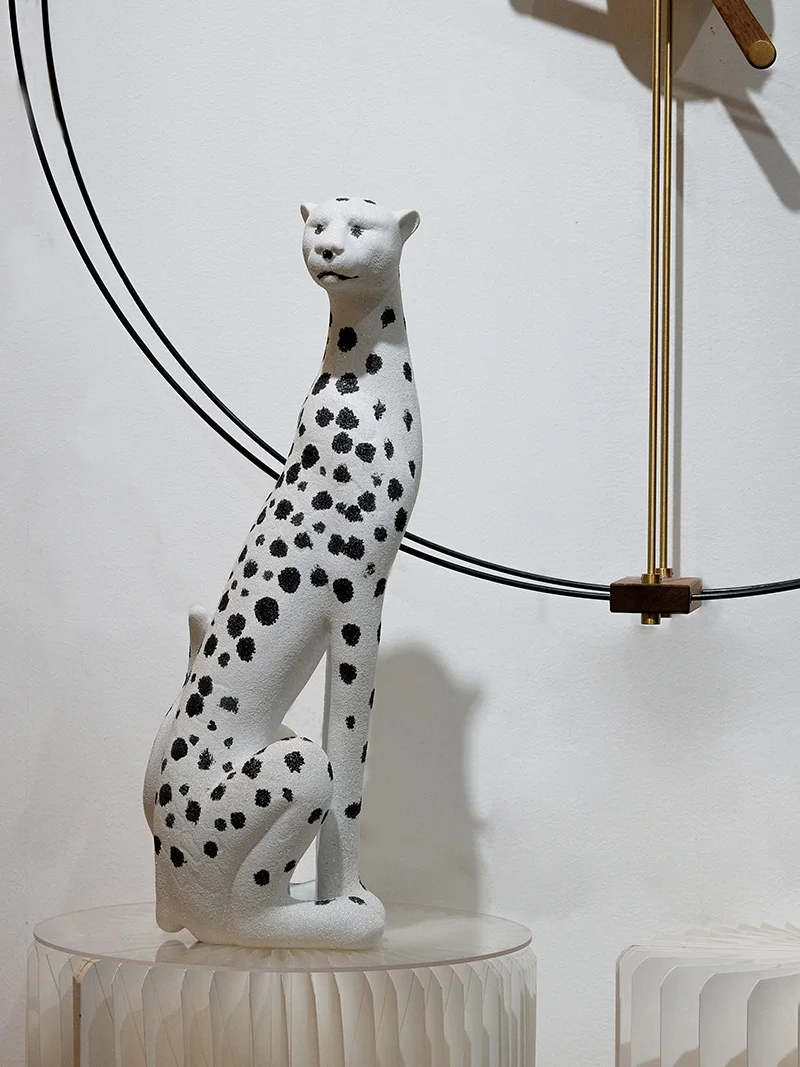 Black and White Spots Cheetah Sculptured Ornaments Model Room Hallway Animal Leopard Window Display Cabinet