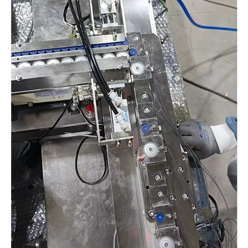 Линия для сборки инфузионного мешка, новая асептическая сталь 316, полностью автоматическая загрузка, вибрационная чаша, двигатель подачи, ПЛК