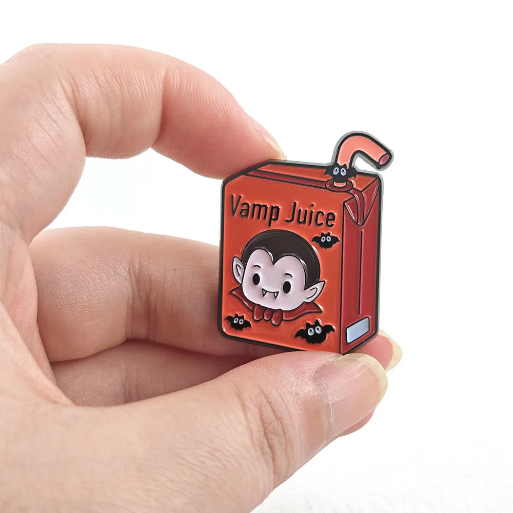 Niedliche Vampir-Emaille-Pin, Vamp-Saftbox-Brosche, lustiges Cartoon-Fledermaus-Revers-Abzeichen, gruseliger Gothic-Schmuck, Halloween-Geschenk für Freunde – Detail 7