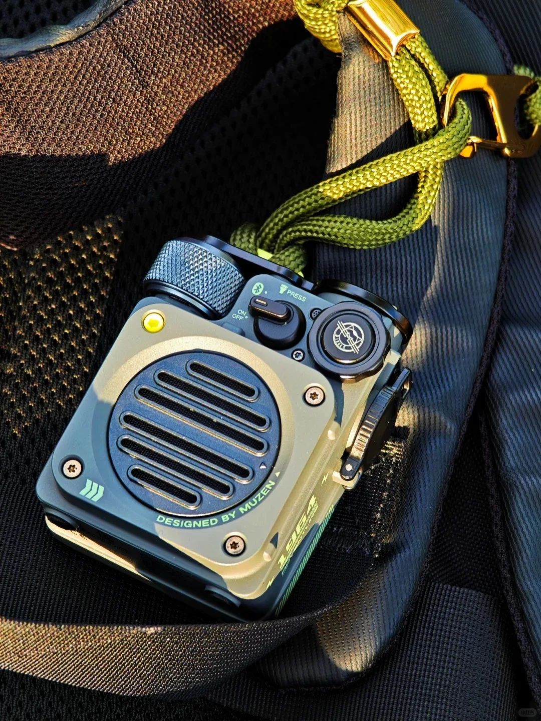 MUZEN Wild MIni سماعة لاسلكية تعمل بالبلوتوث المتكلم الحضرية رمادي راديو FM التخييم في الهواء الطلق المحمولة AI الذكية مكبر صوت معدني مصباح يدوي MW-PVX