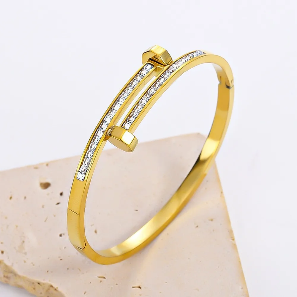 Luxuriöses Edelstahl-Armreif mit Zirkonia für Damen, Silberbeschichtetes Kleeblatt-Design, Offener Armreif, Wasserfest, Nicht Verblassend, Schmuck