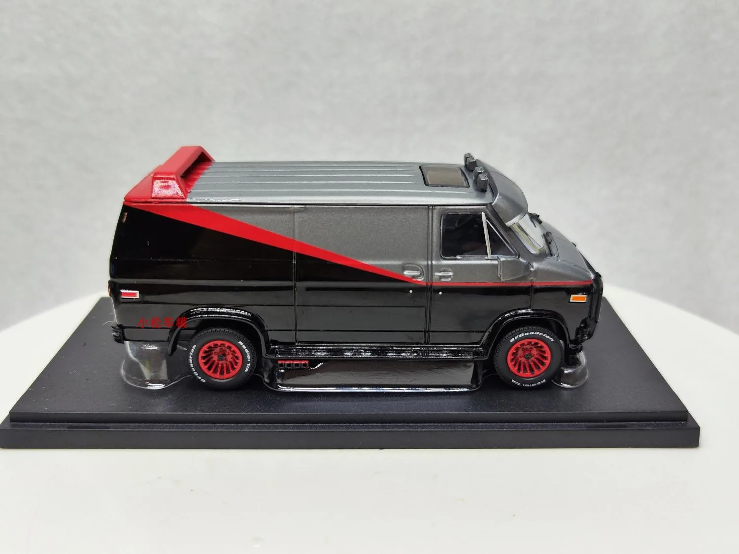 Diecast GreenLight 1: 43 Scale 1983 GMC Vandura - A-Team Alloy Car Model Collectible Toy Gift Souvenir Display Ornaments