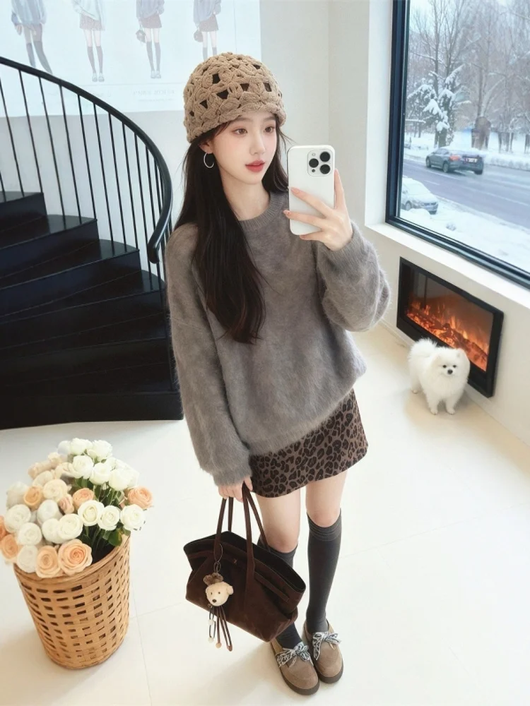 Luźna odzież dzianinowa damska na jesień i zimę, ciepła, brązowa, codzienna, wygodna, oddychająca, z miękkiego materiału, idealna do dojazdów do pracy.