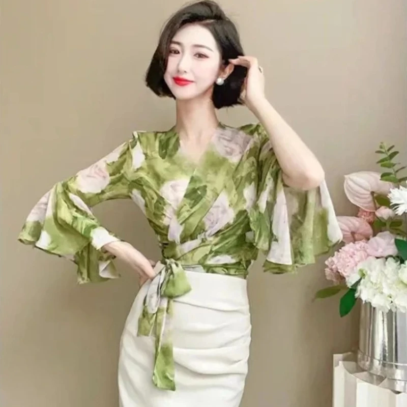

Elegant Color Block Floral Print Flared Sleeve Long Sleeved Blouse Short Cropped Slim Fit Top for Women​