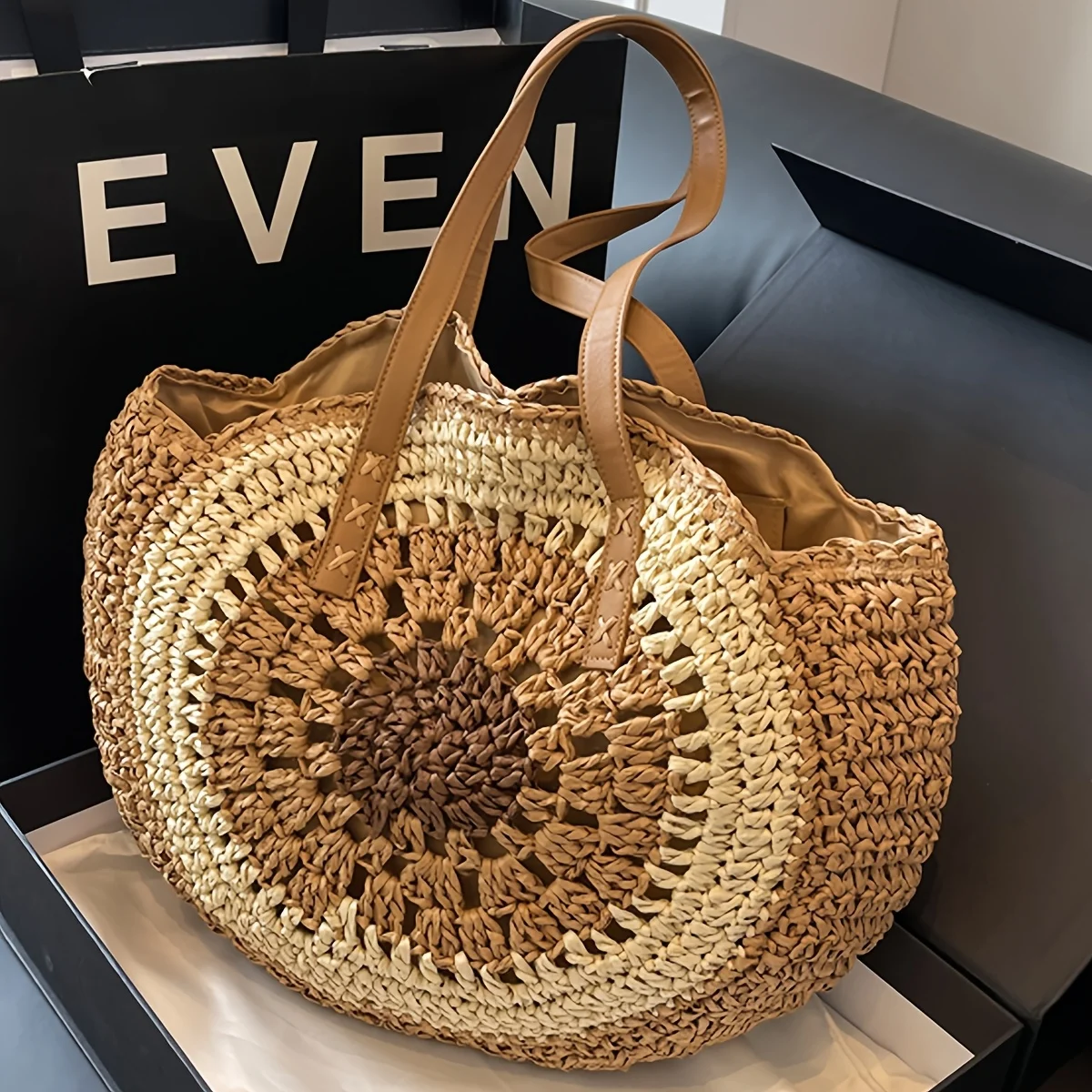 Neue trendige, ausgehöhlte gestrickte Schultertasche für Damen, lässige Reisetasche, mehrfach gestrickte, schöne und stilvolle Strandtasche