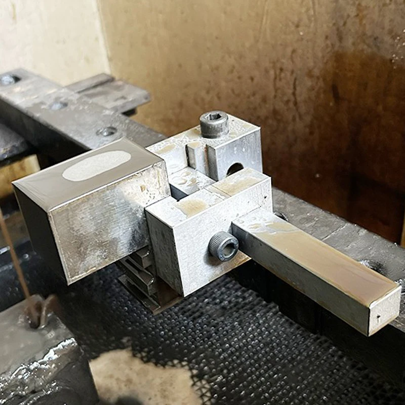 360 °   อุปกรณ์จับยึดชิ้นงานแบบหมุนได้สำหรับเครื่อง EDM แบบใช้ลวดตัด พร้อมแท่นยึดลวดอย่างรวดเร็ว และขายึดชิ้นงานแบบคงที่ อุปกรณ์เสริมสำหรับเครื่องจักรกล