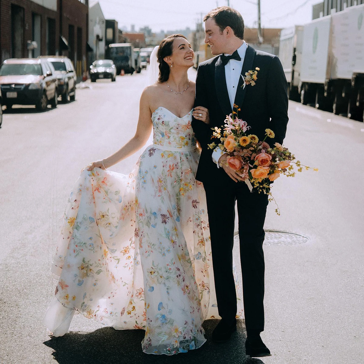 Sweetheart Long Puff Sleeves Botanical Floral Print Wedding Dress A Line Plus Size Buttons Organza Flowy Lightweight Bridal Gown