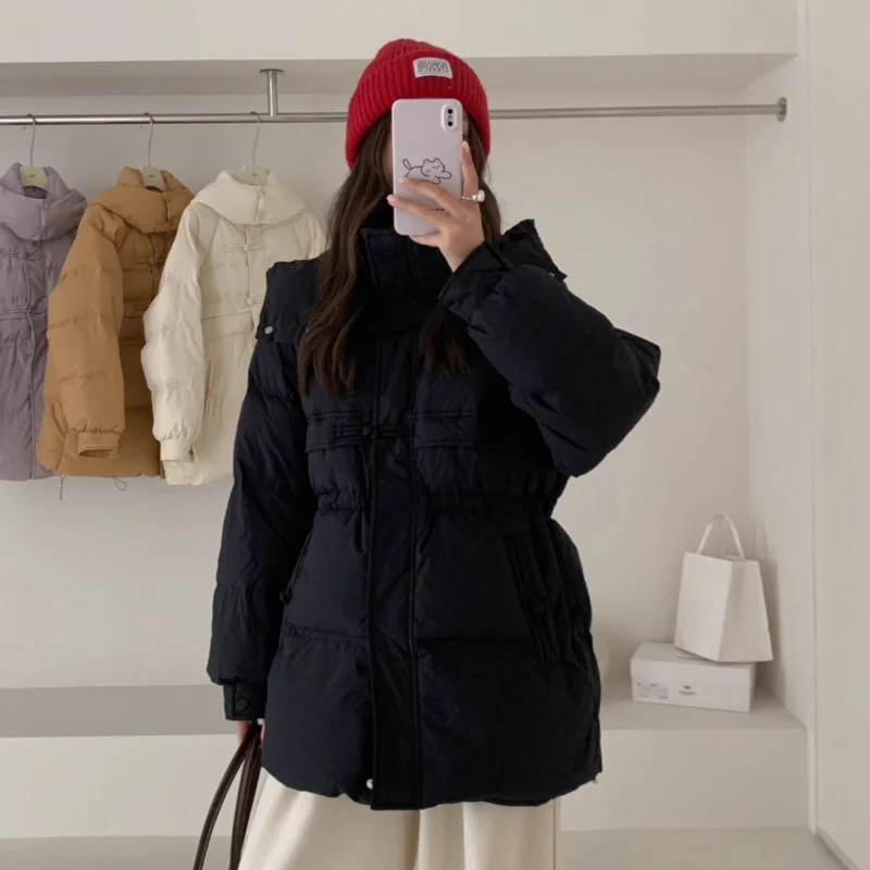 2022 Herbst/Winter Neuankömmling Damen locker sitzende, schlankmachende, modische, vielseitige, verdickte Daunenjacke mit Knöpfen
