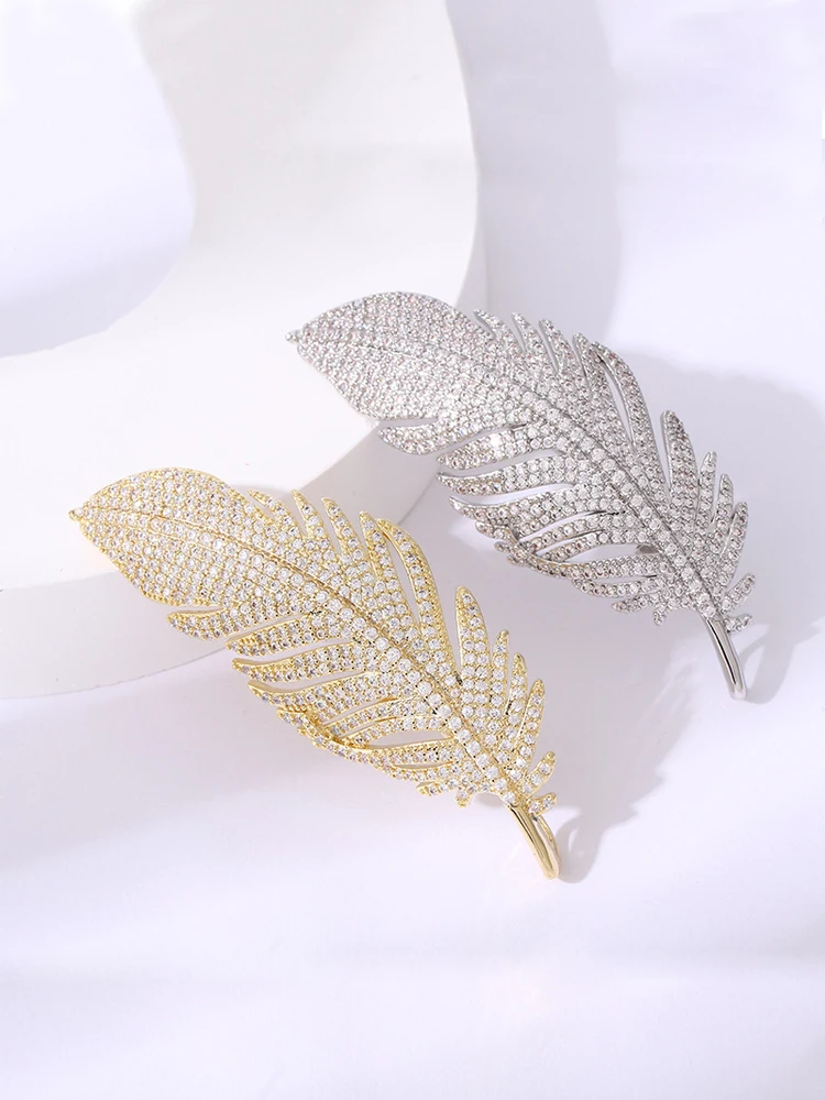 Luxury Gold Color Crystal Feather Brooches For Women Rhinestone Alloy Plant Brooch Lady Party Safety Pins Jewelry Gift