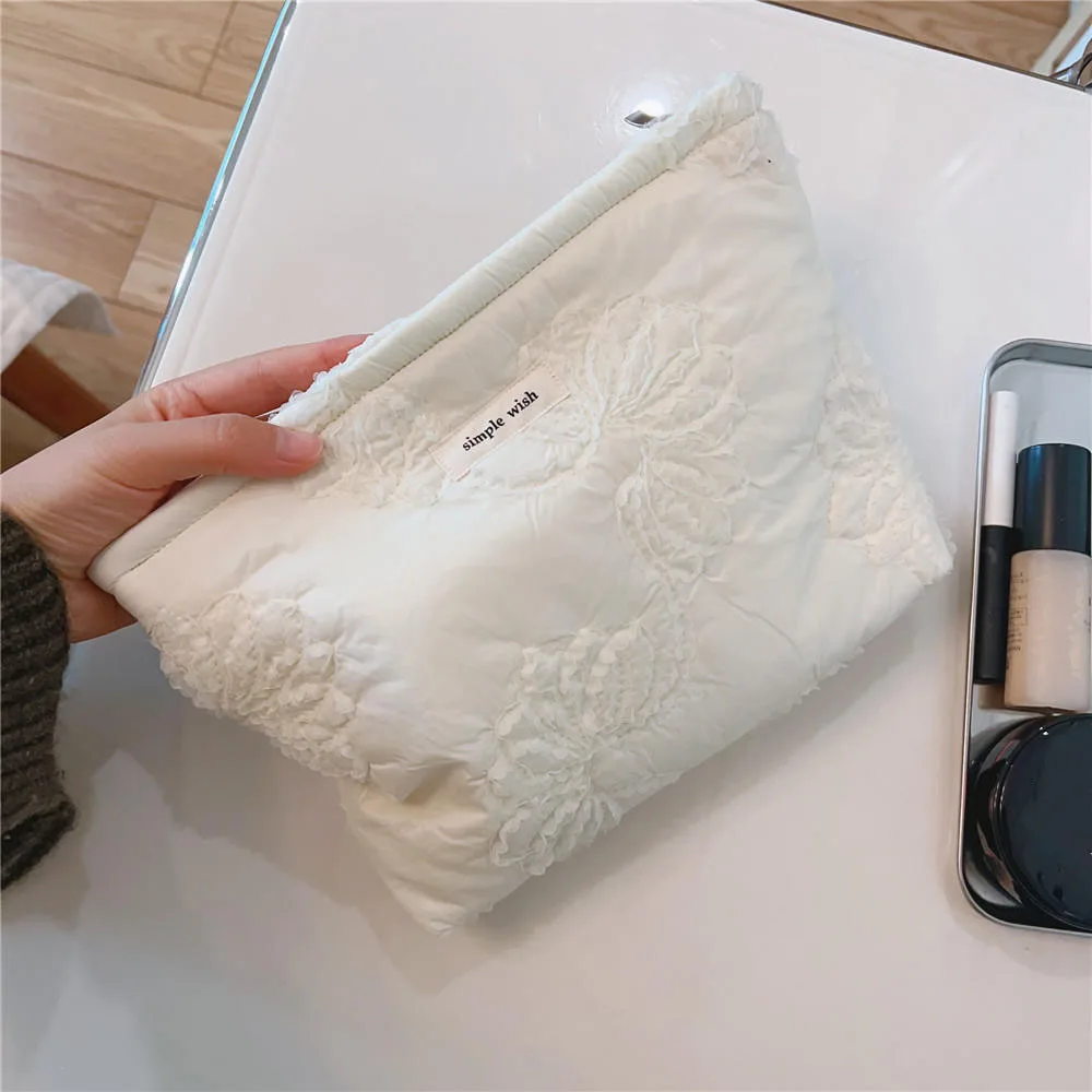 White Quilted Cotton Makeup Bag Toiletry Bag Women Girls Zipper Cosmetic Organizer Female Aesthetic Portable Travel Cosmetic Bag