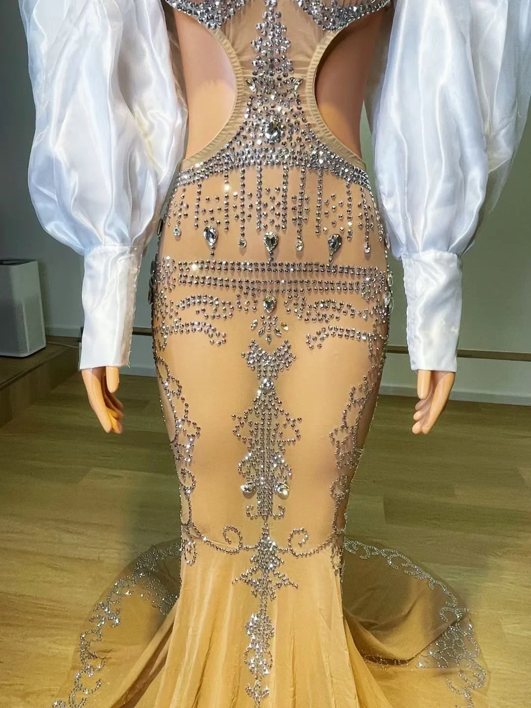 Vestido largo calado con espalda descubierta y mangas abullonadas blancas sexis con diamantes de imitación brillantes desnudos para mujer, ropa de Reina de boda de noche a la moda