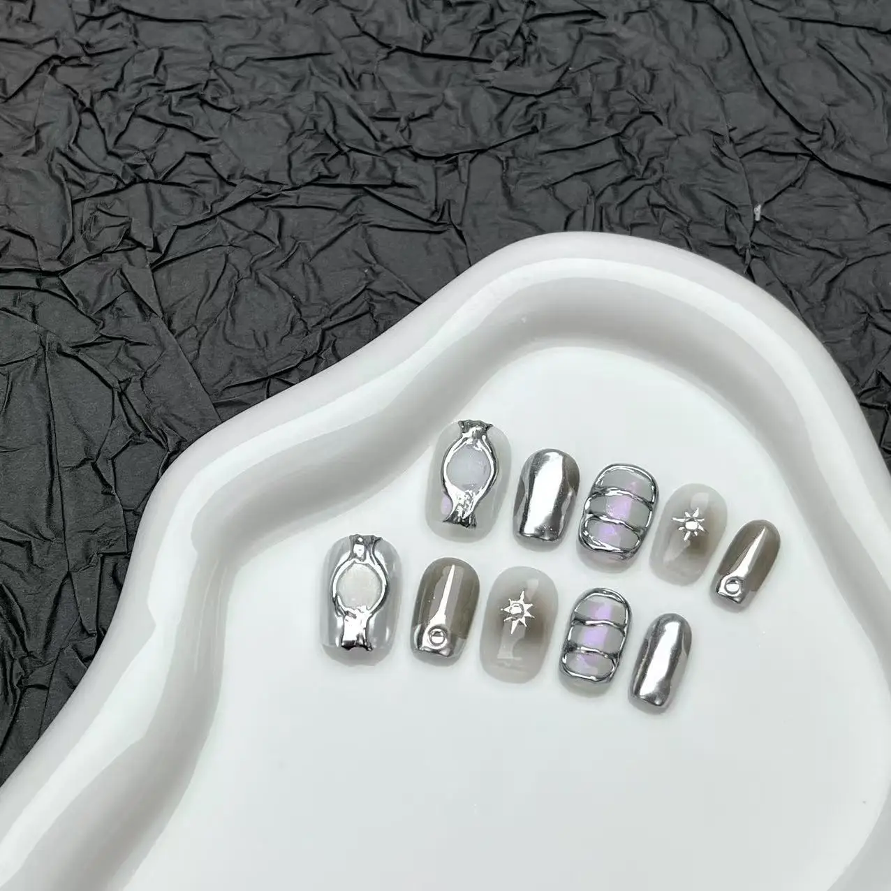 

24PCS Y2K Fake Nails Metal Balck lines Designs Press on Nails Short Square False Nails for Spicy girls DIY Manicure