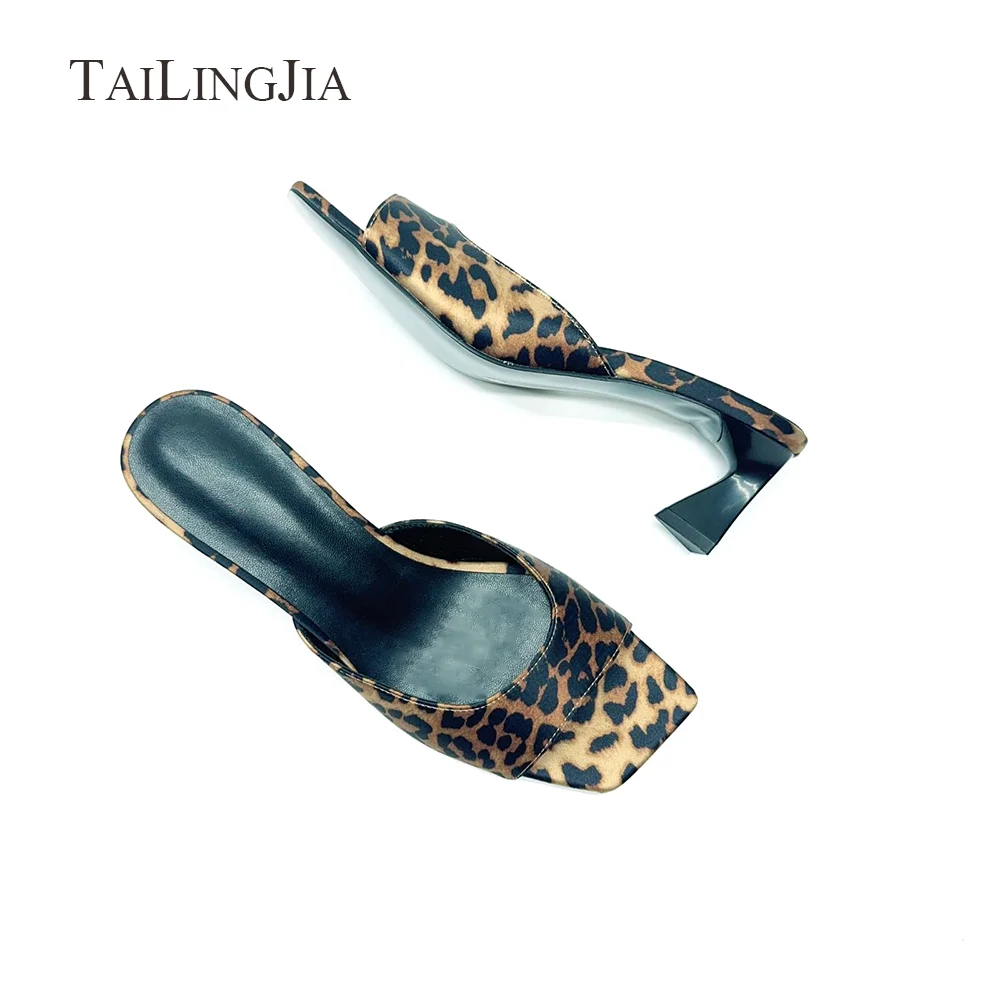 Nuovo stile classico stampa leopardata punta quadrata muli da donna tacco a forma speciale punta aperta suola in gomma antiscivolo scarpe col tacco